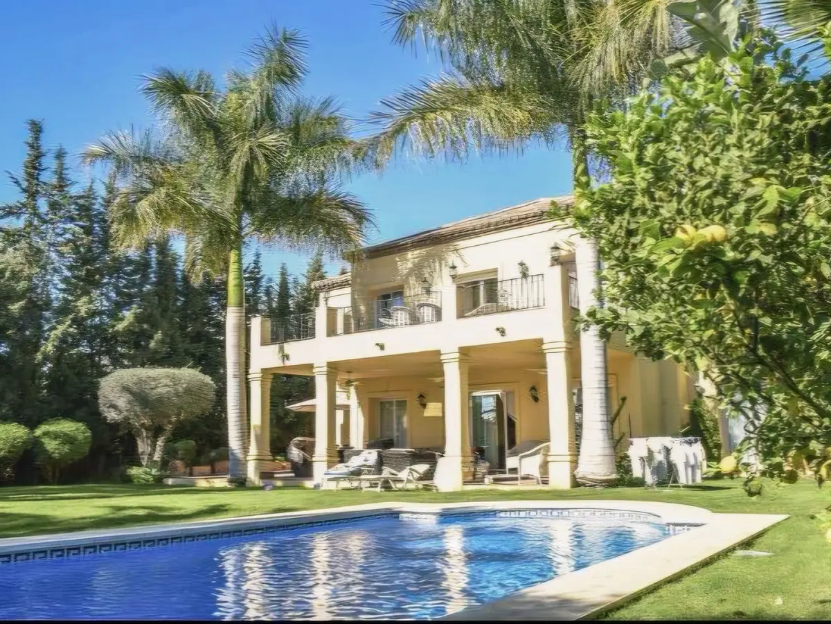 Detached Villa in Nueva Andalucía