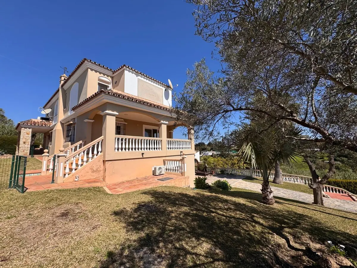 Detached Villa in Estepona