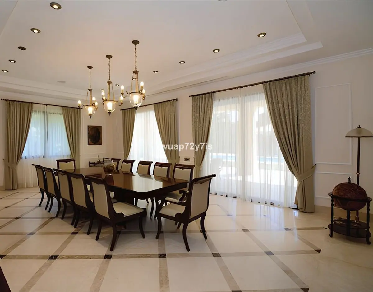 Detached Villa in Guadalmina Baja