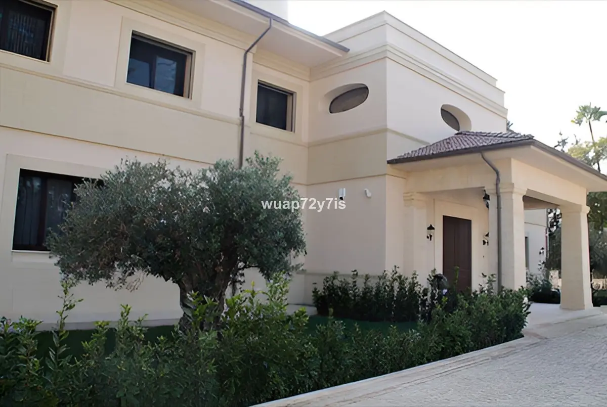 Detached Villa in Guadalmina Baja