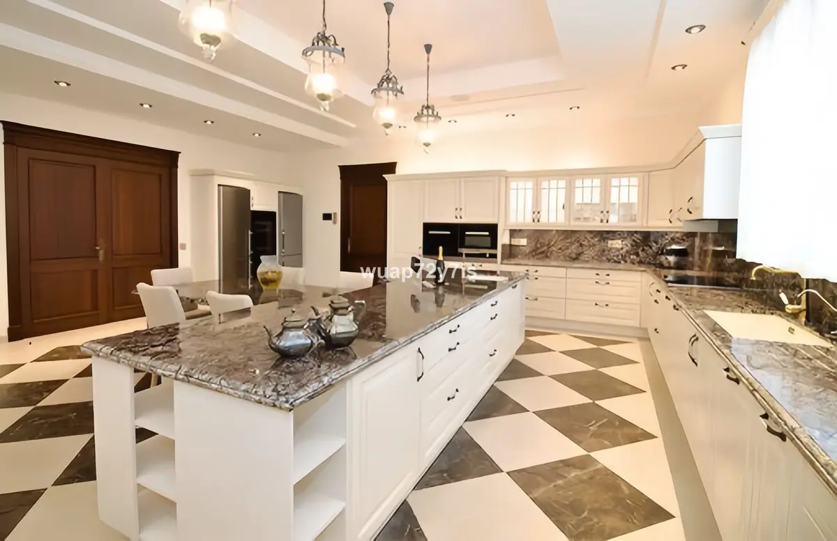 Detached Villa in Guadalmina Baja