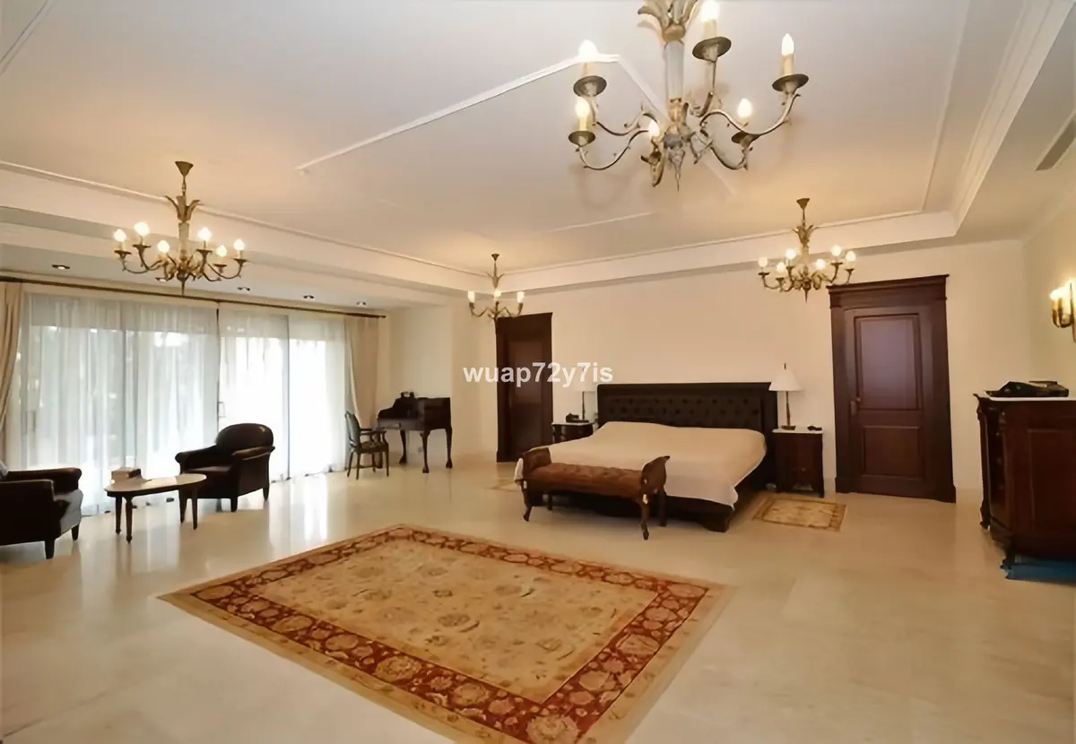 Detached Villa in Guadalmina Baja