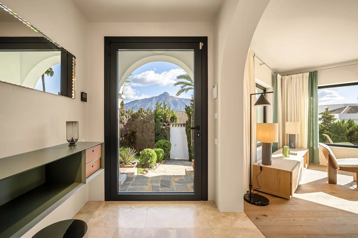 Detached Villa in Nueva Andalucía