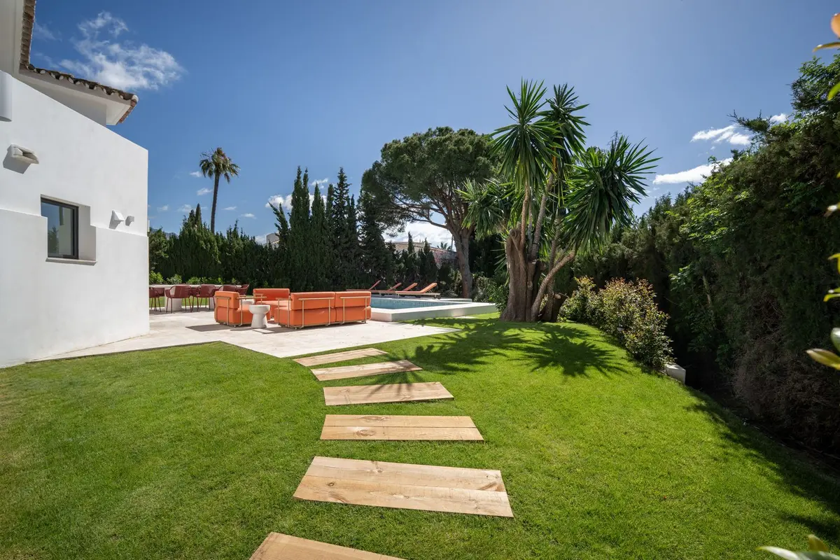 Detached Villa in Nueva Andalucía