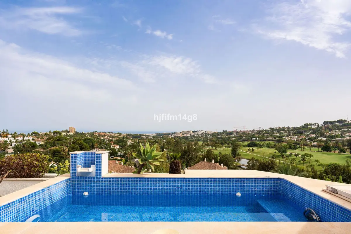 Penthouse in Nueva Andalucía