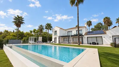 Mountain View 6 Bedroom Villa in Guadalmina Baja