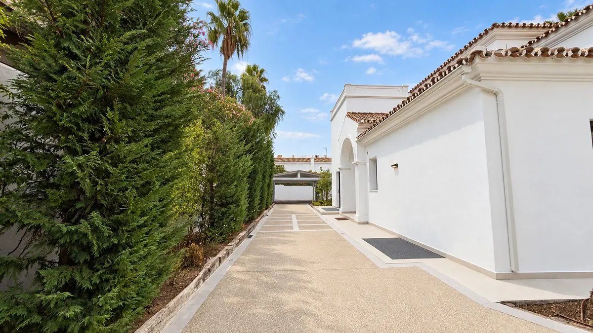 Detached Villa in Guadalmina Baja