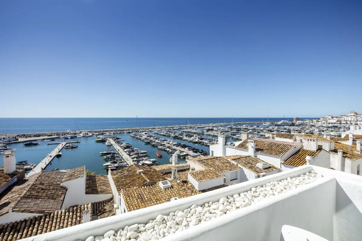 Top Floor Apartment in Puerto Banús