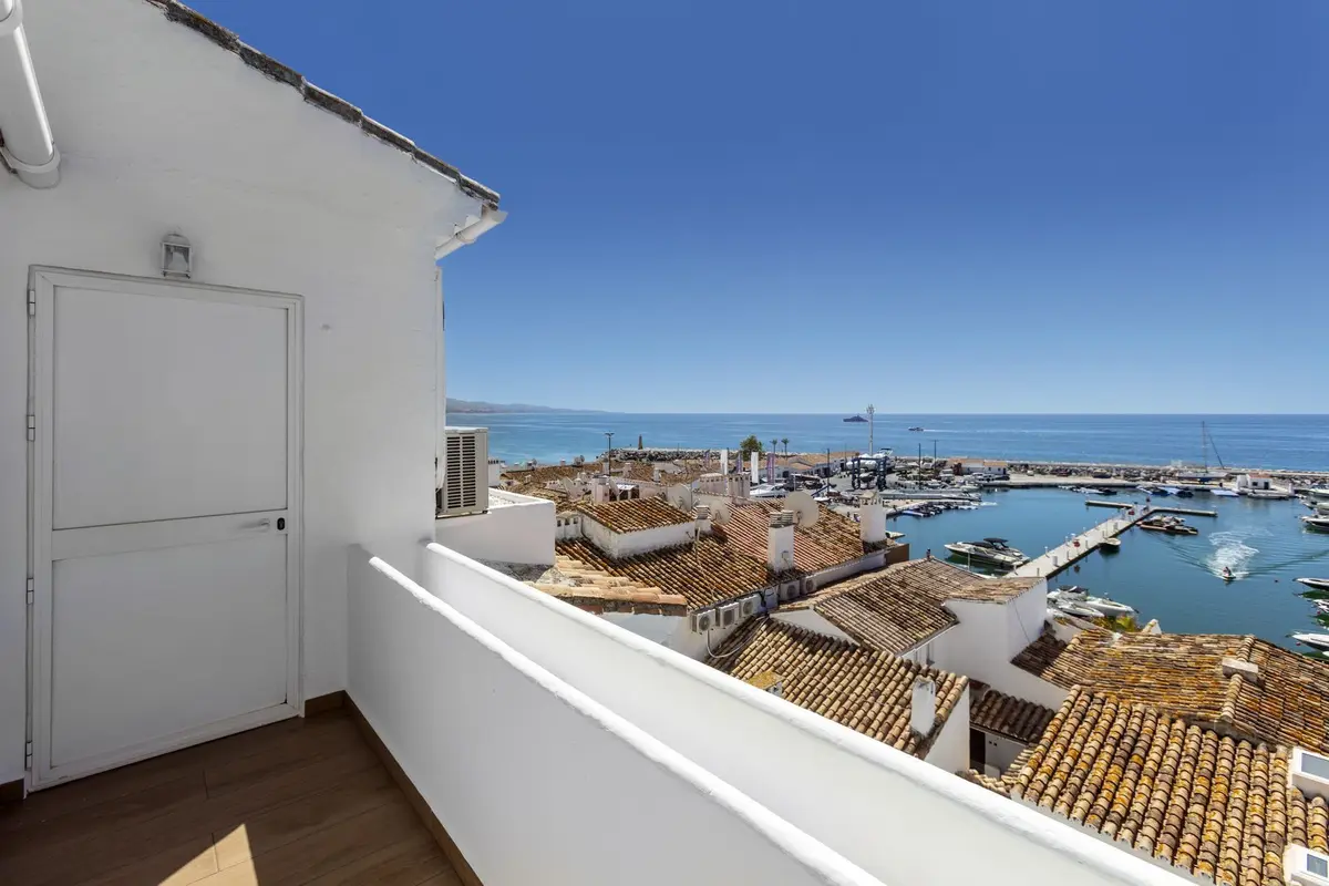 Top Floor Apartment in Puerto Banús