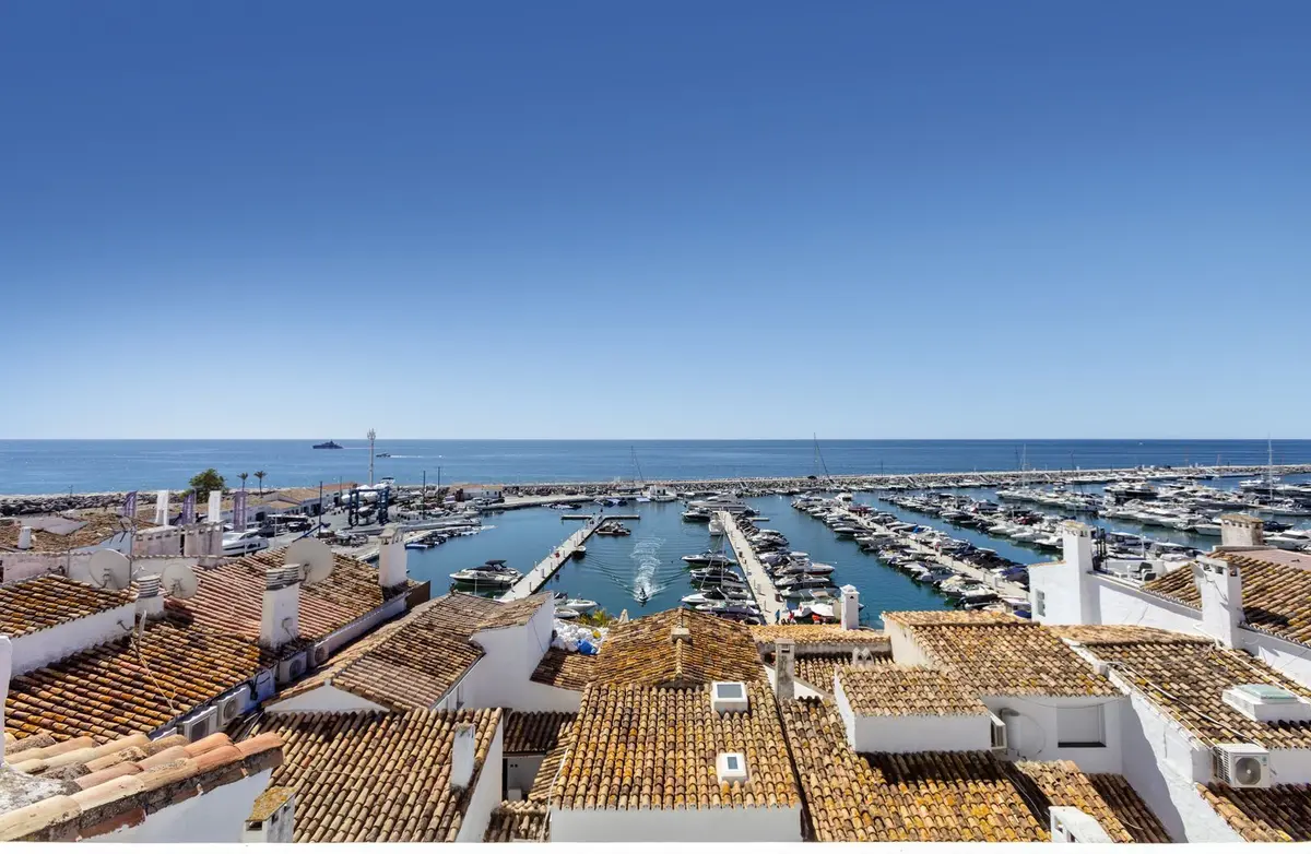 Top Floor Apartment in Puerto Banús