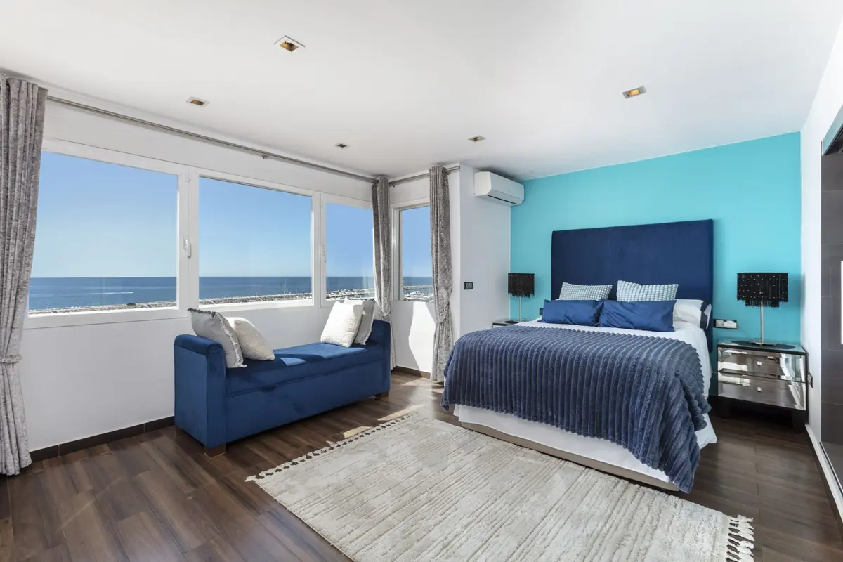 Top Floor Apartment in Puerto Banús