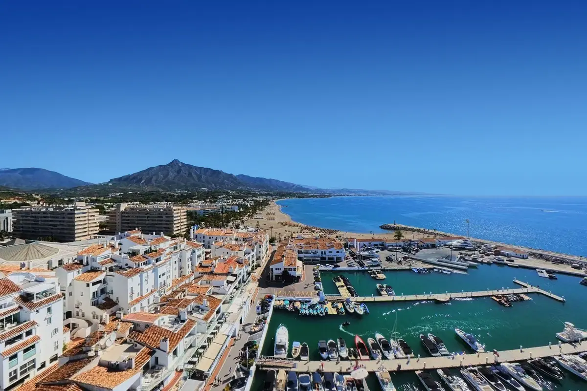 Top Floor Apartment in Puerto Banús