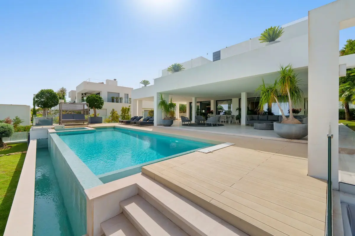 Detached Villa in Nueva Andalucía