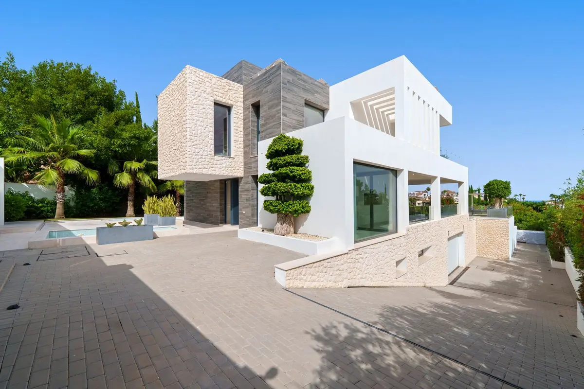 Detached Villa in Nueva Andalucía