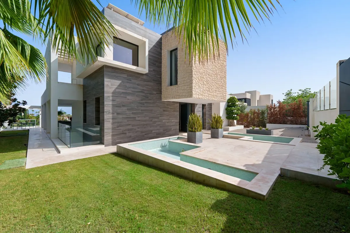 Detached Villa in Nueva Andalucía