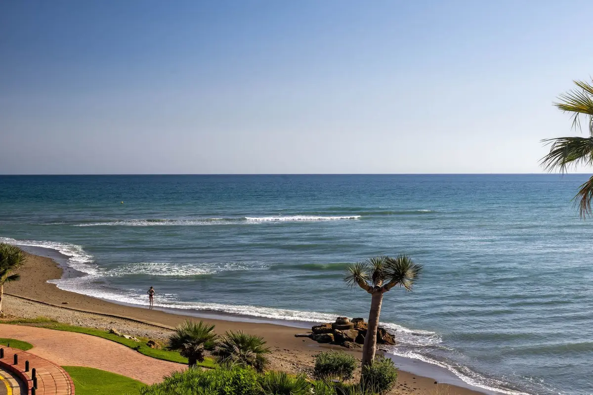 Middle Floor Apartment in Estepona