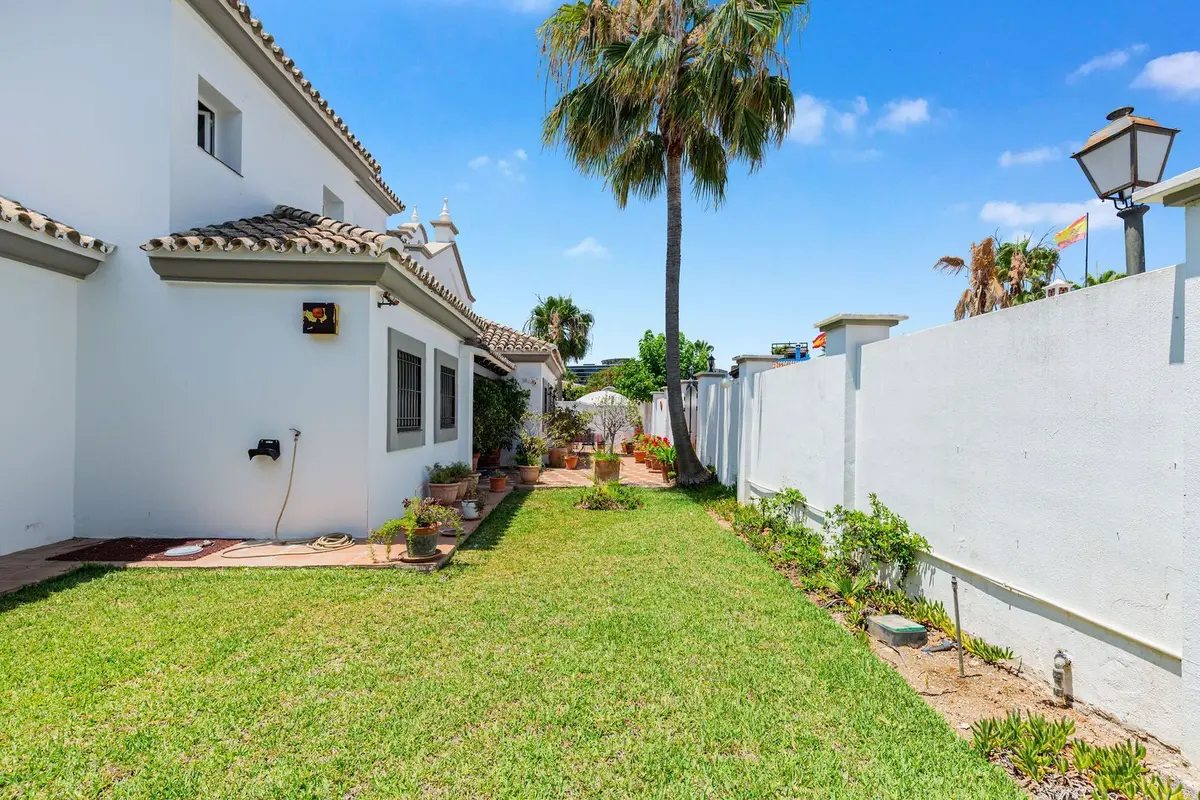 Detached Villa in Costalita