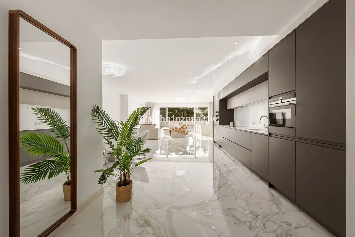Middle Floor Apartment in Marbella