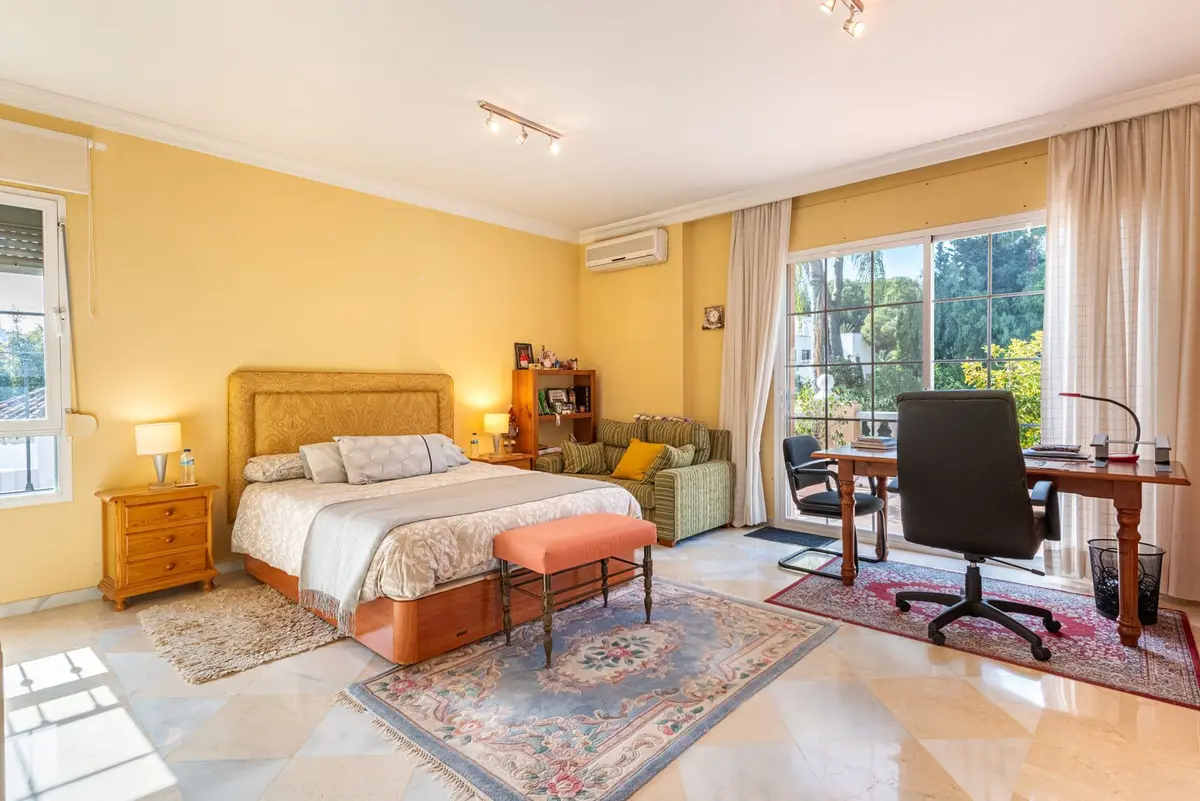 Detached Villa in Nueva Andalucía