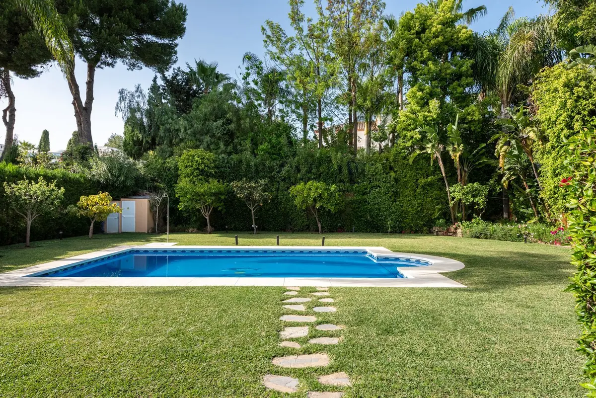 Detached Villa in Nueva Andalucía