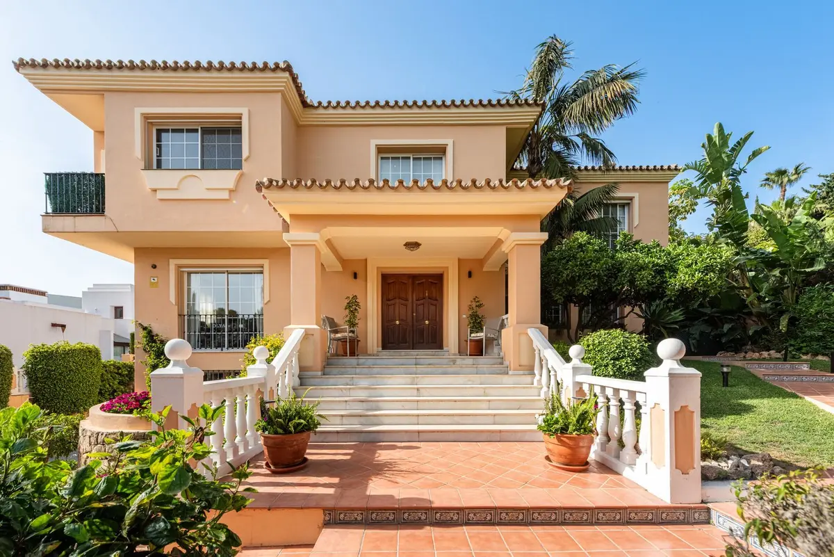 Detached Villa in Nueva Andalucía