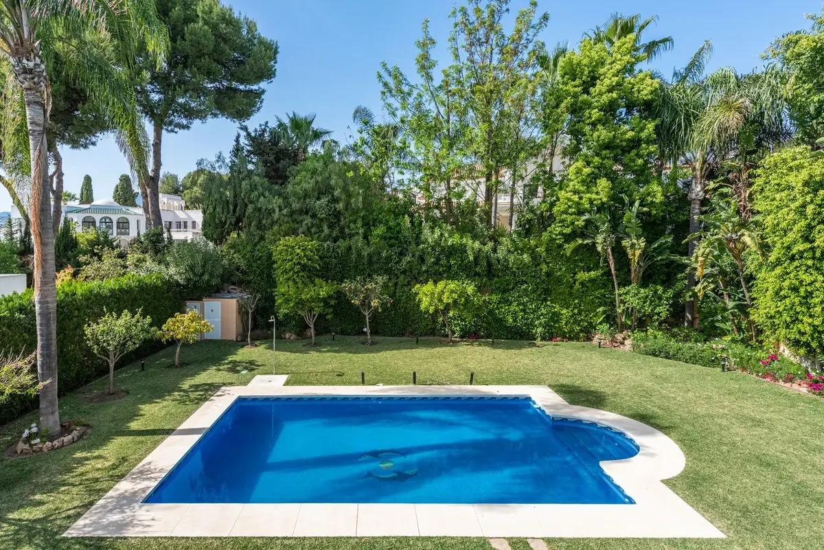 Detached Villa in Nueva Andalucía