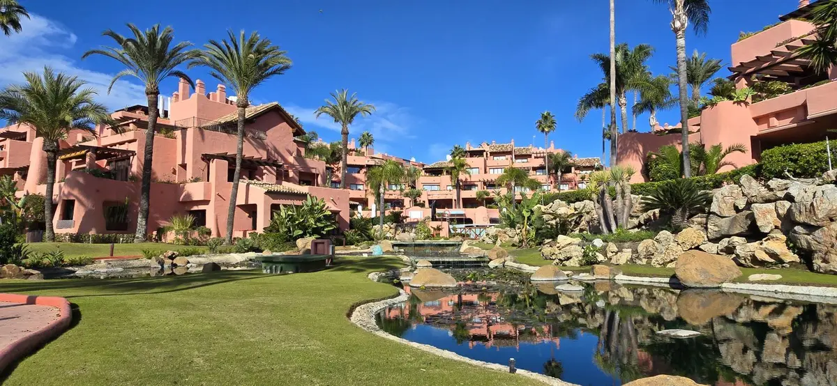 Middle Floor Apartment in Estepona