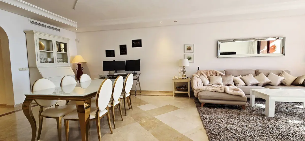 Middle Floor Apartment in Estepona