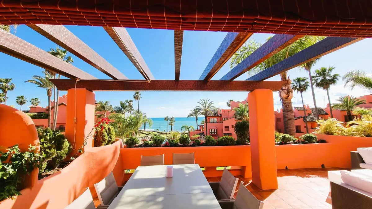 Middle Floor Apartment in Estepona
