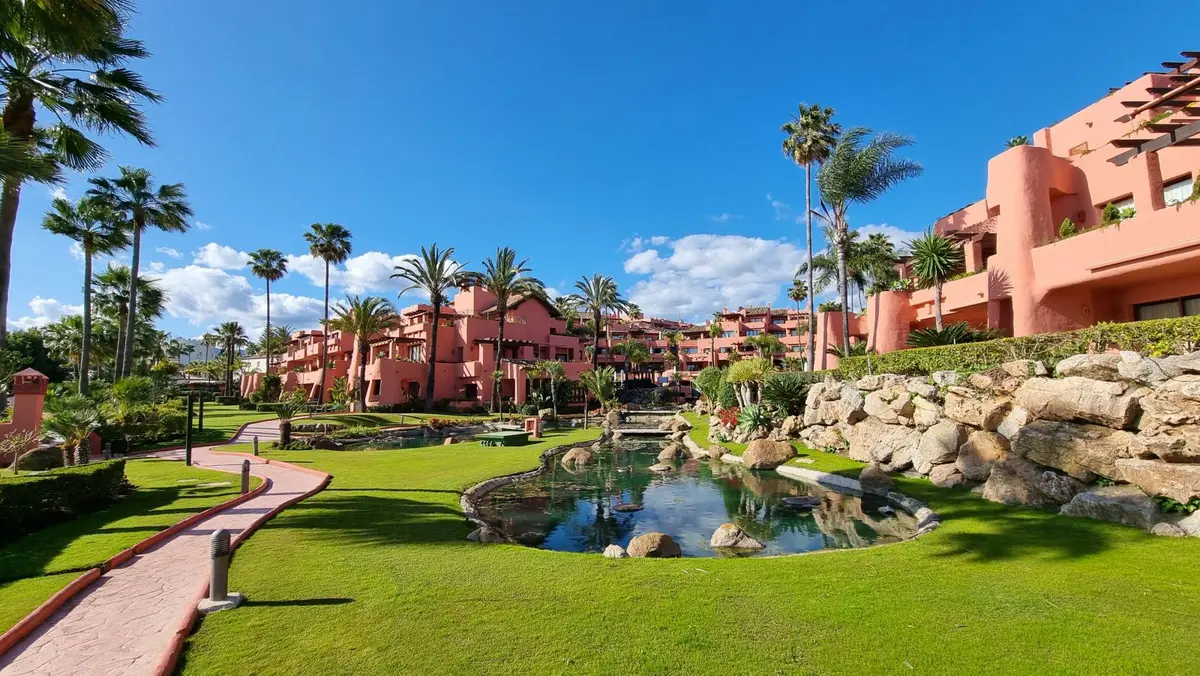 Middle Floor Apartment in Estepona