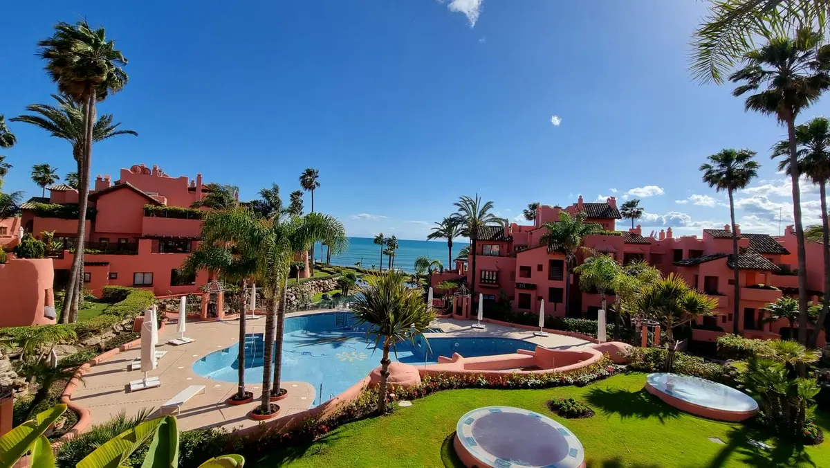 Middle Floor Apartment in Estepona