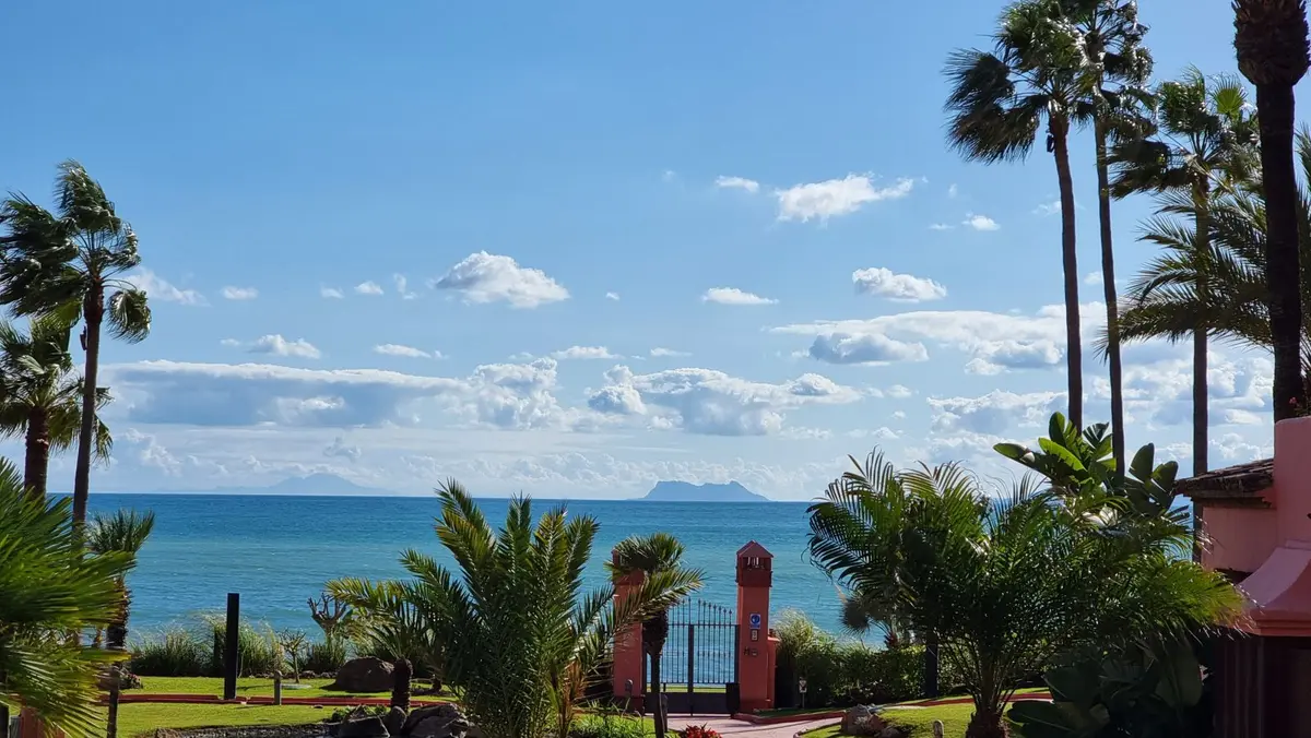 Middle Floor Apartment in Estepona