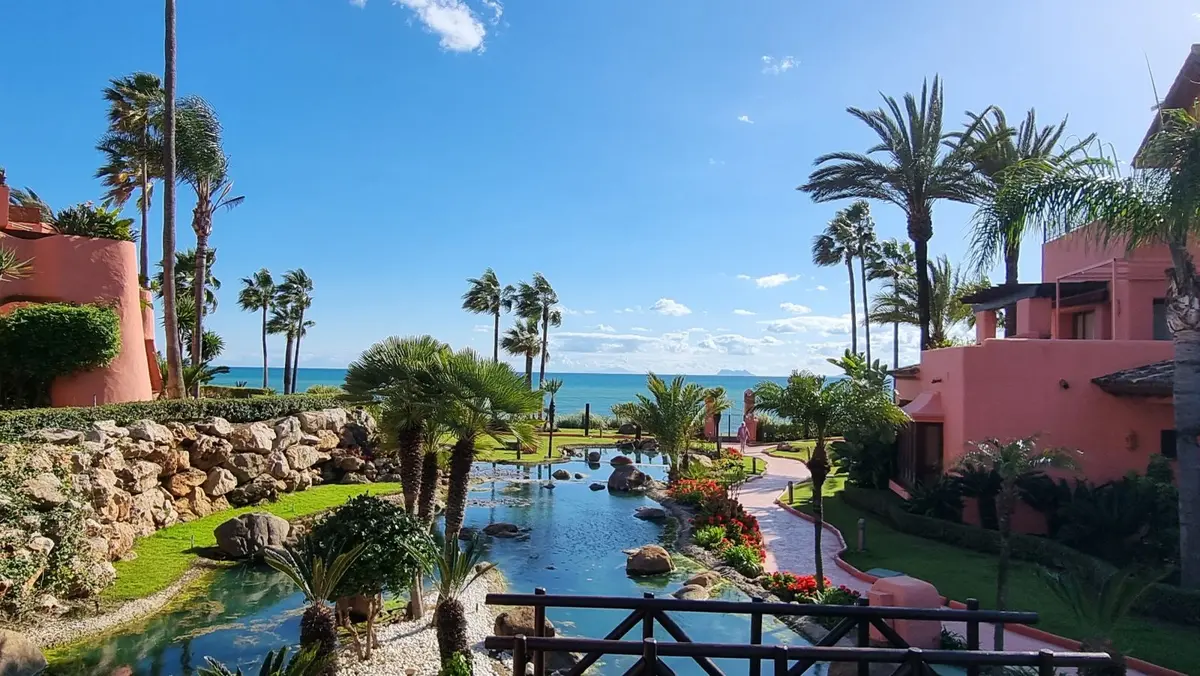 Middle Floor Apartment in Estepona