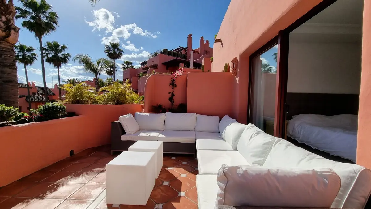 Middle Floor Apartment in Estepona
