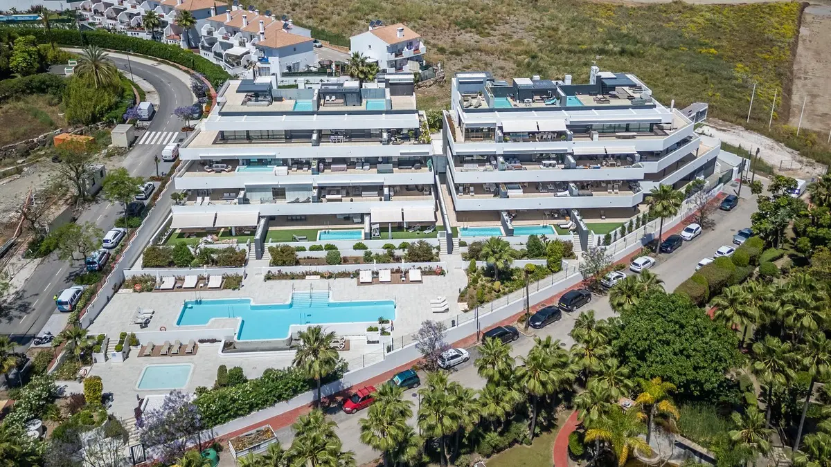 Middle Floor Apartment in Estepona