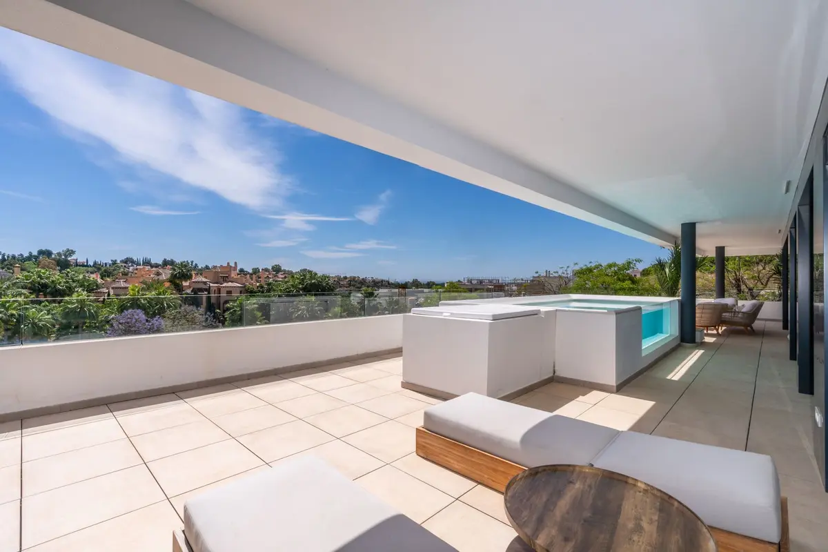 Middle Floor Apartment in Estepona