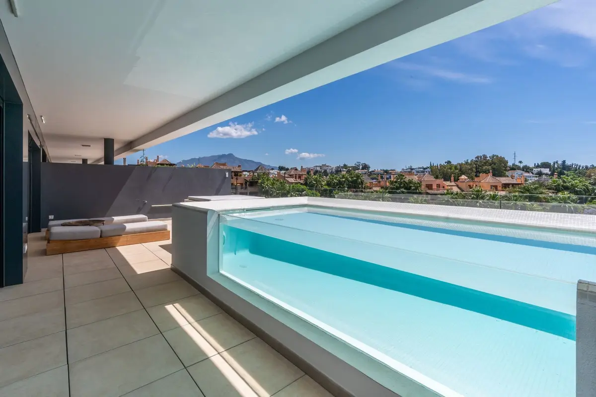 Middle Floor Apartment in Estepona