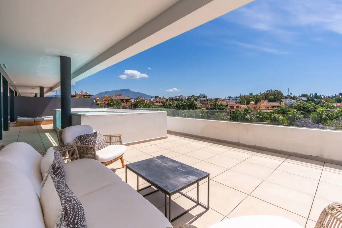 Middle Floor Apartment in Estepona