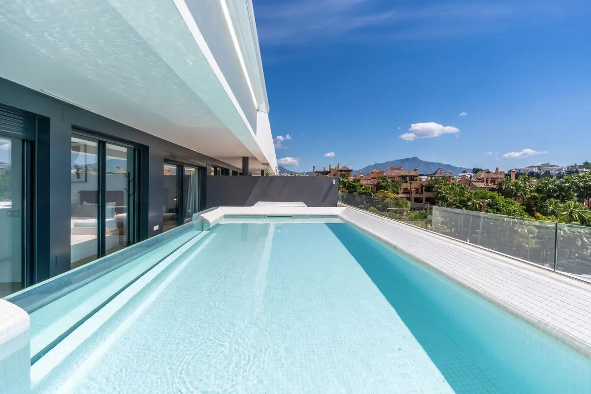 Middle Floor Apartment in Estepona