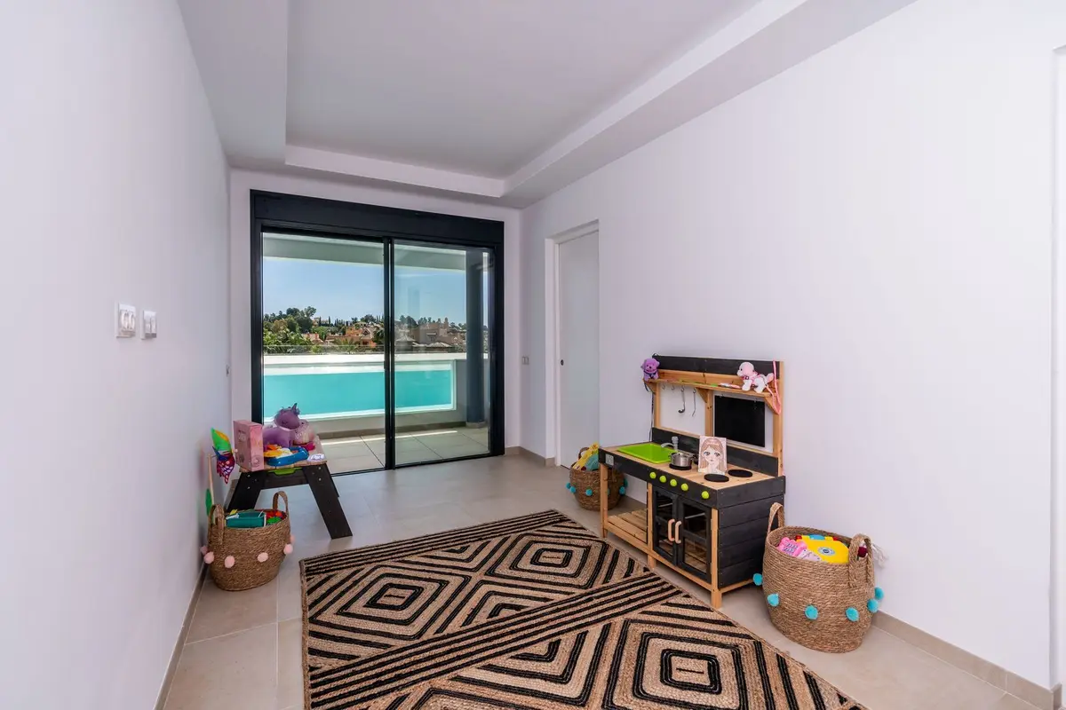 Middle Floor Apartment in Estepona