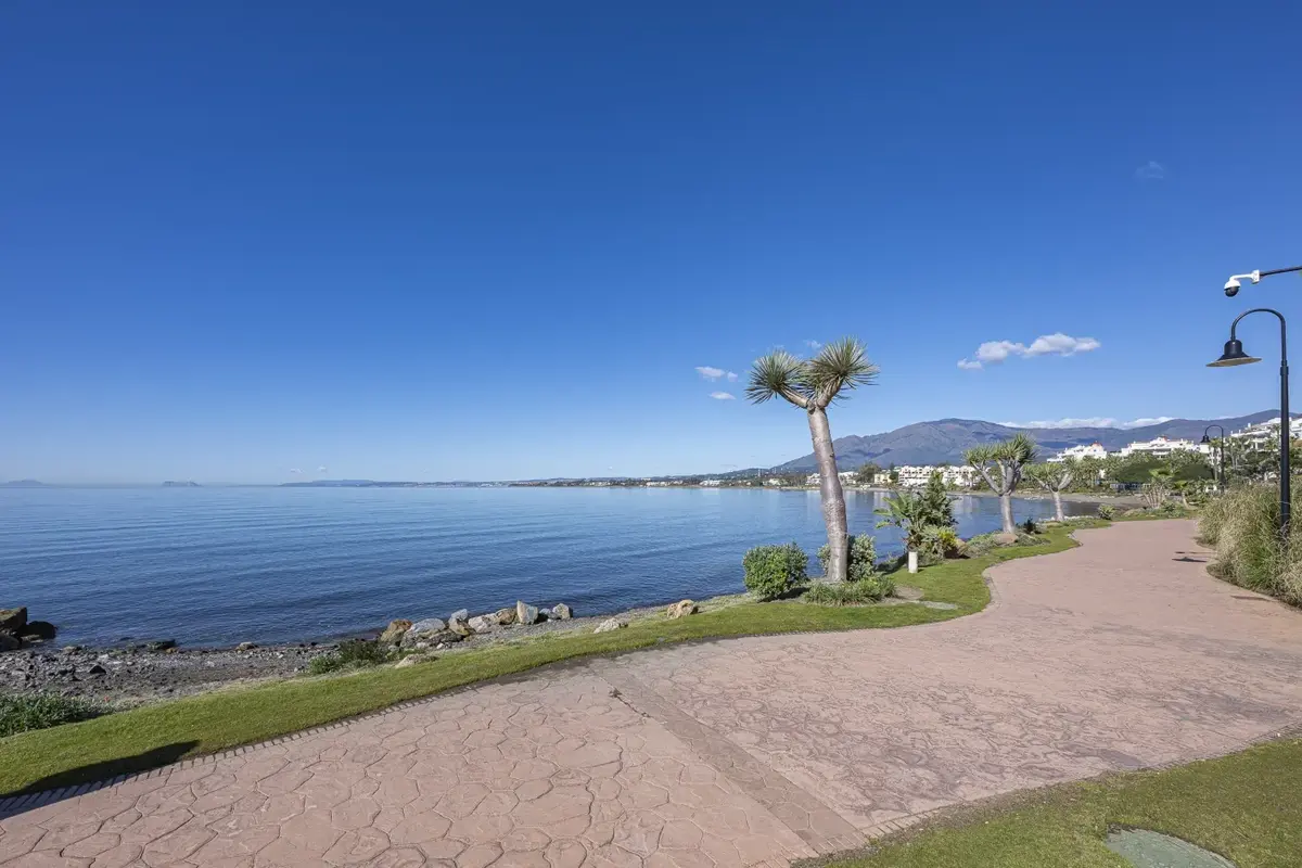 Middle Floor Apartment in Estepona