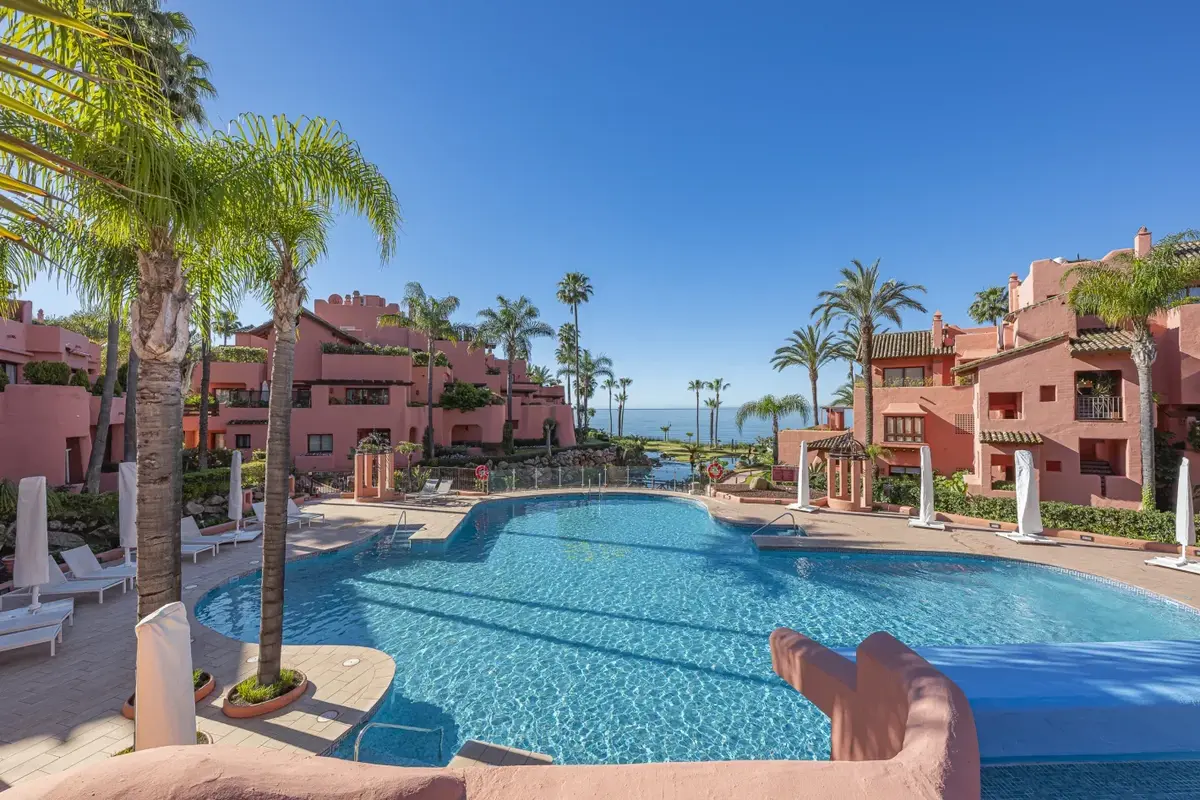 Middle Floor Apartment in Estepona
