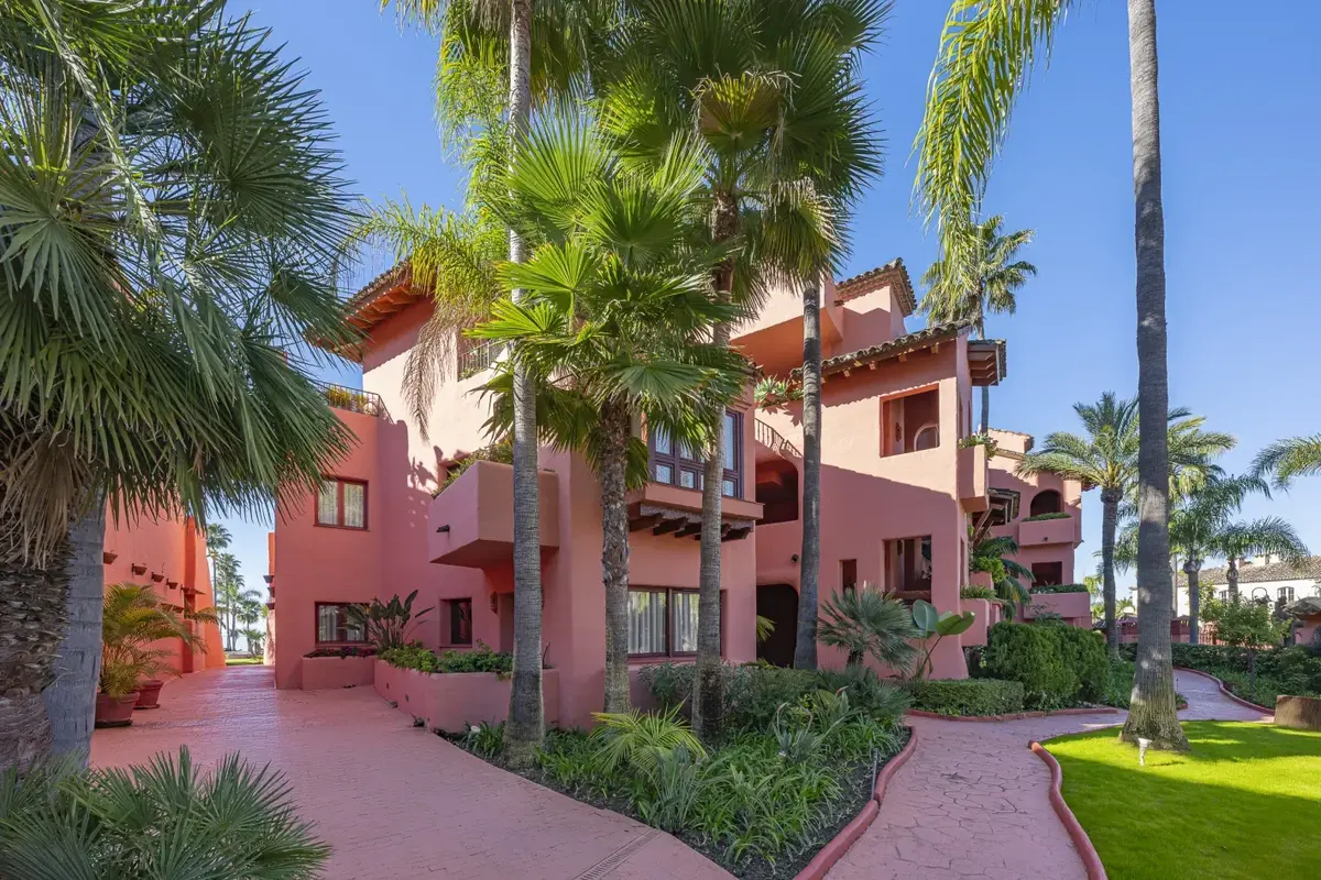 Middle Floor Apartment in Estepona