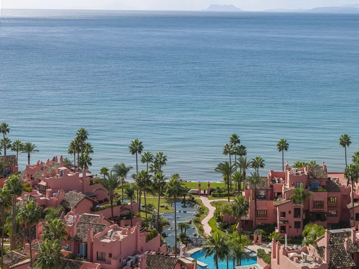Middle Floor Apartment in Estepona