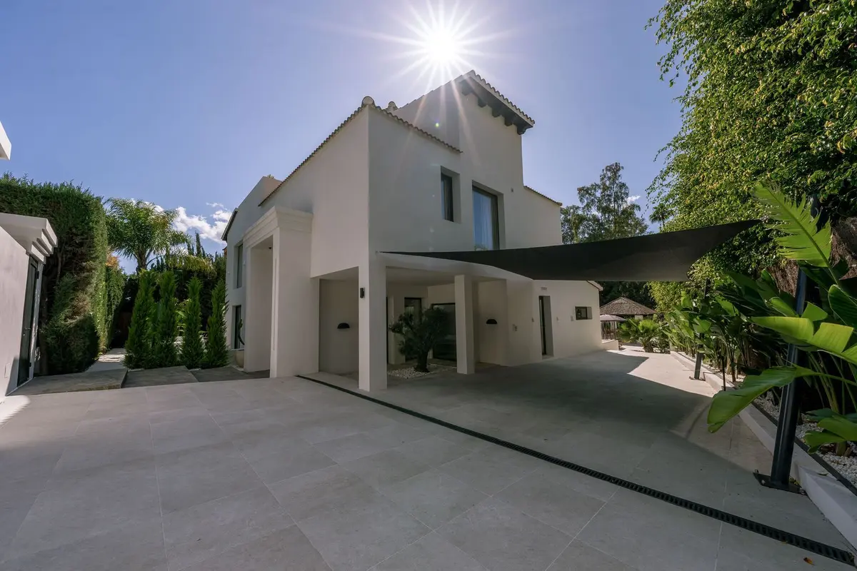 Detached Villa in Nueva Andalucía