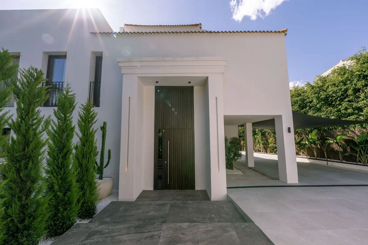 Detached Villa in Nueva Andalucía