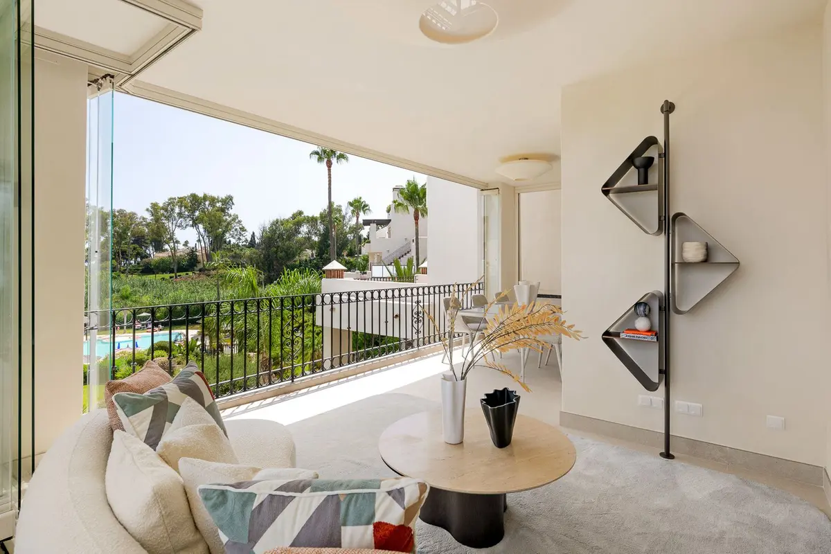 Middle Floor Apartment in Estepona