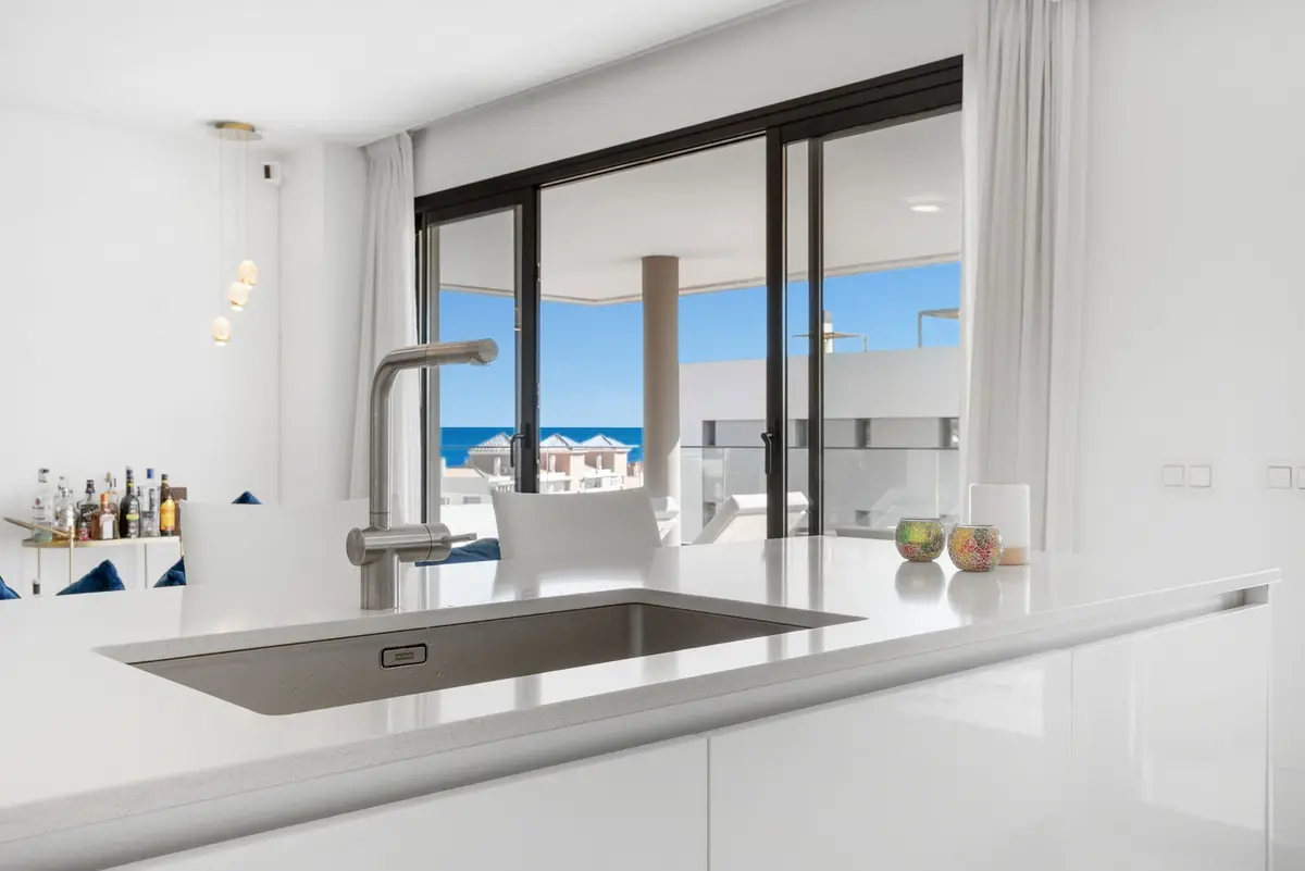 Middle Floor Apartment in Estepona