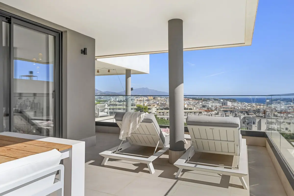 Middle Floor Apartment in Estepona