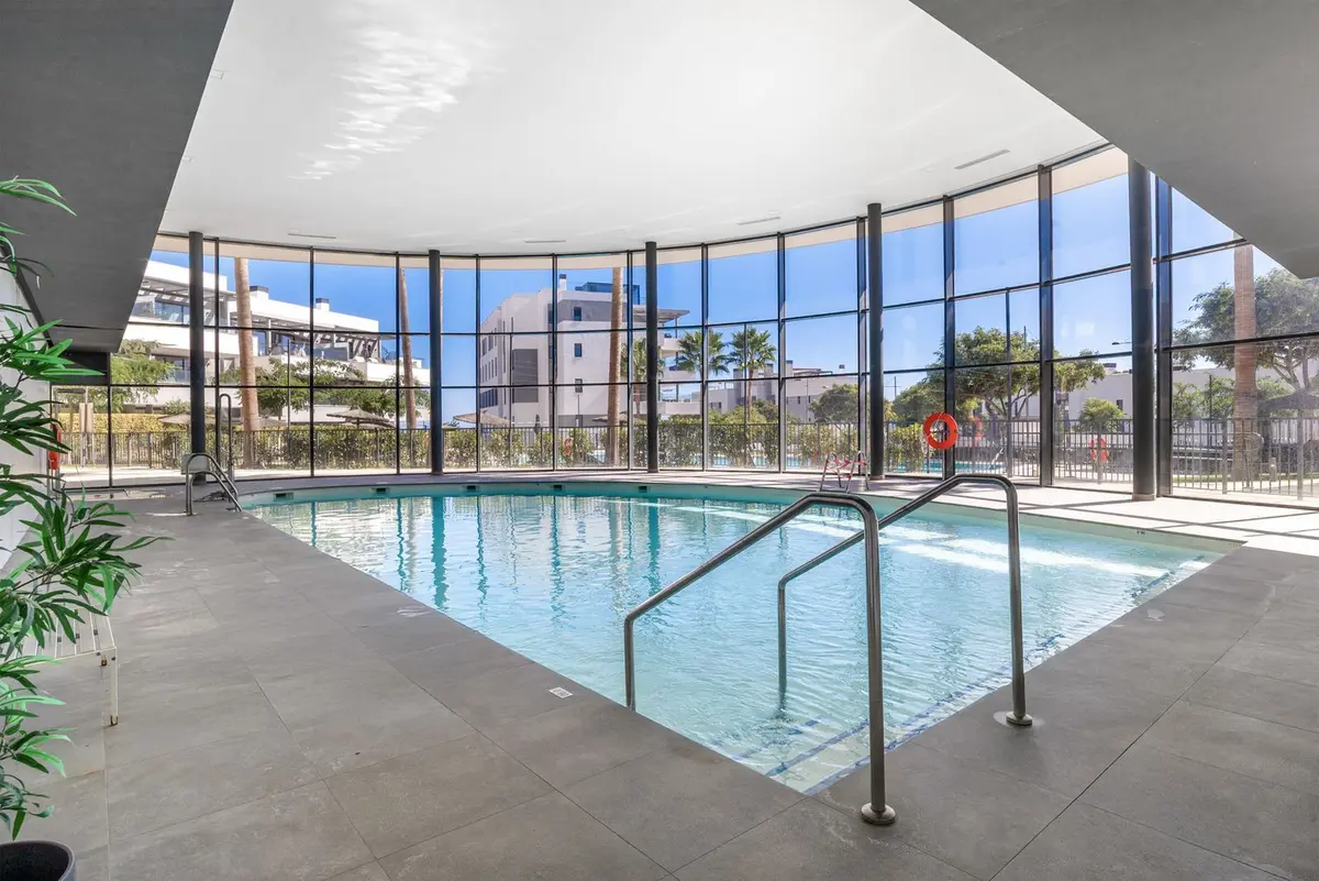 Middle Floor Apartment in Estepona